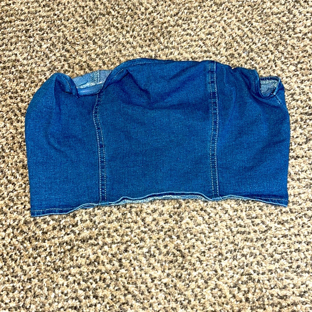 Doesn’t fit me! NEVER worn